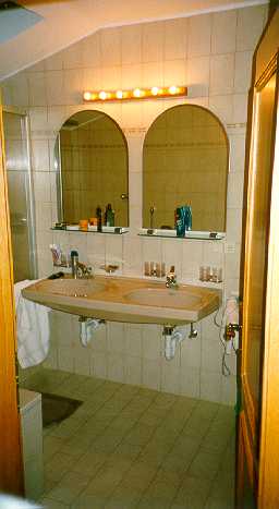 id206-623_06.jpg (13517 Byte)